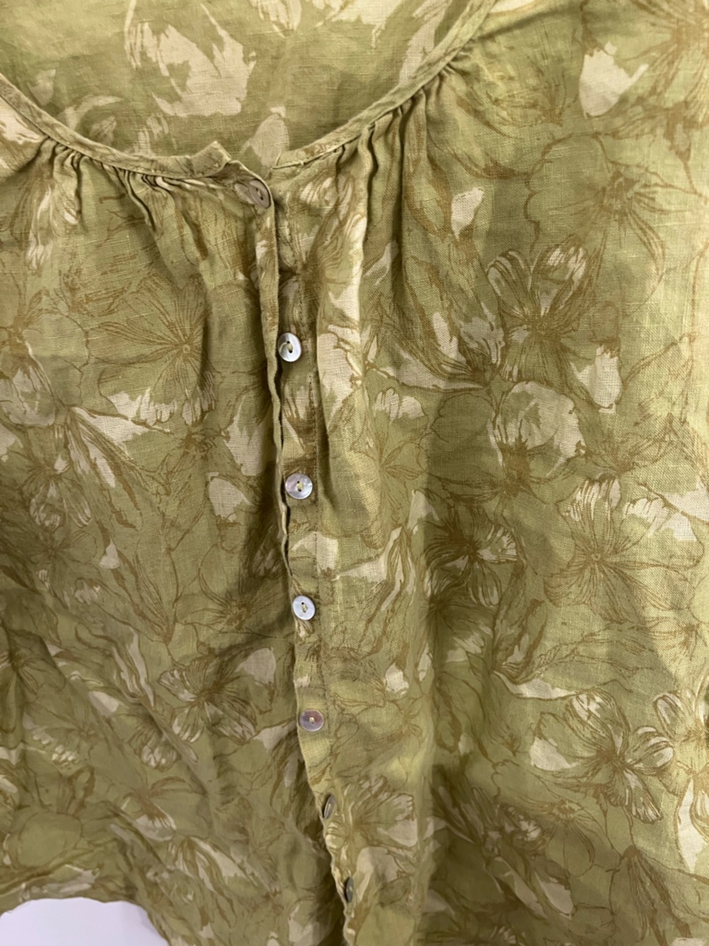 cut loose Olive Green Floral Button-Front Shirt - Picture 2 of 6